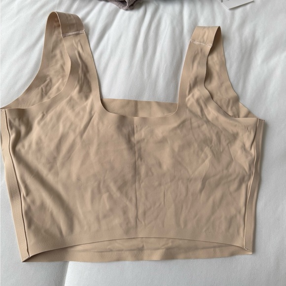 SKIMS Nude Seamless Bralette - Picture 4 of 5